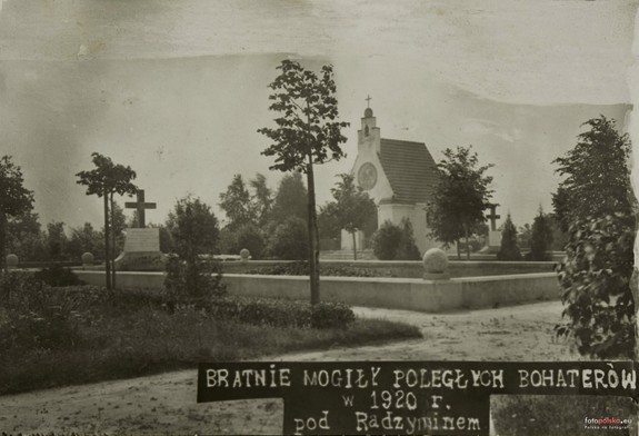 Display cmentarz zolnierzy polskich 1920 roku 1102666 fotopolska eu