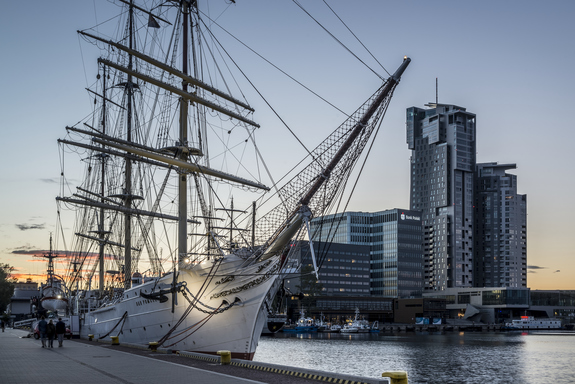 Display 2015 09 20 gdynia basen prezydencki wieczor 09